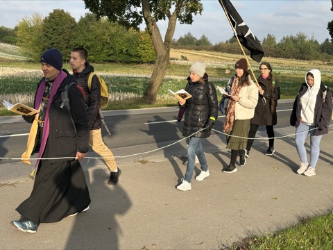 VI Piesza Pielgrzymka Tradycji do Wąwolnicy, 2025 — fotografia 77